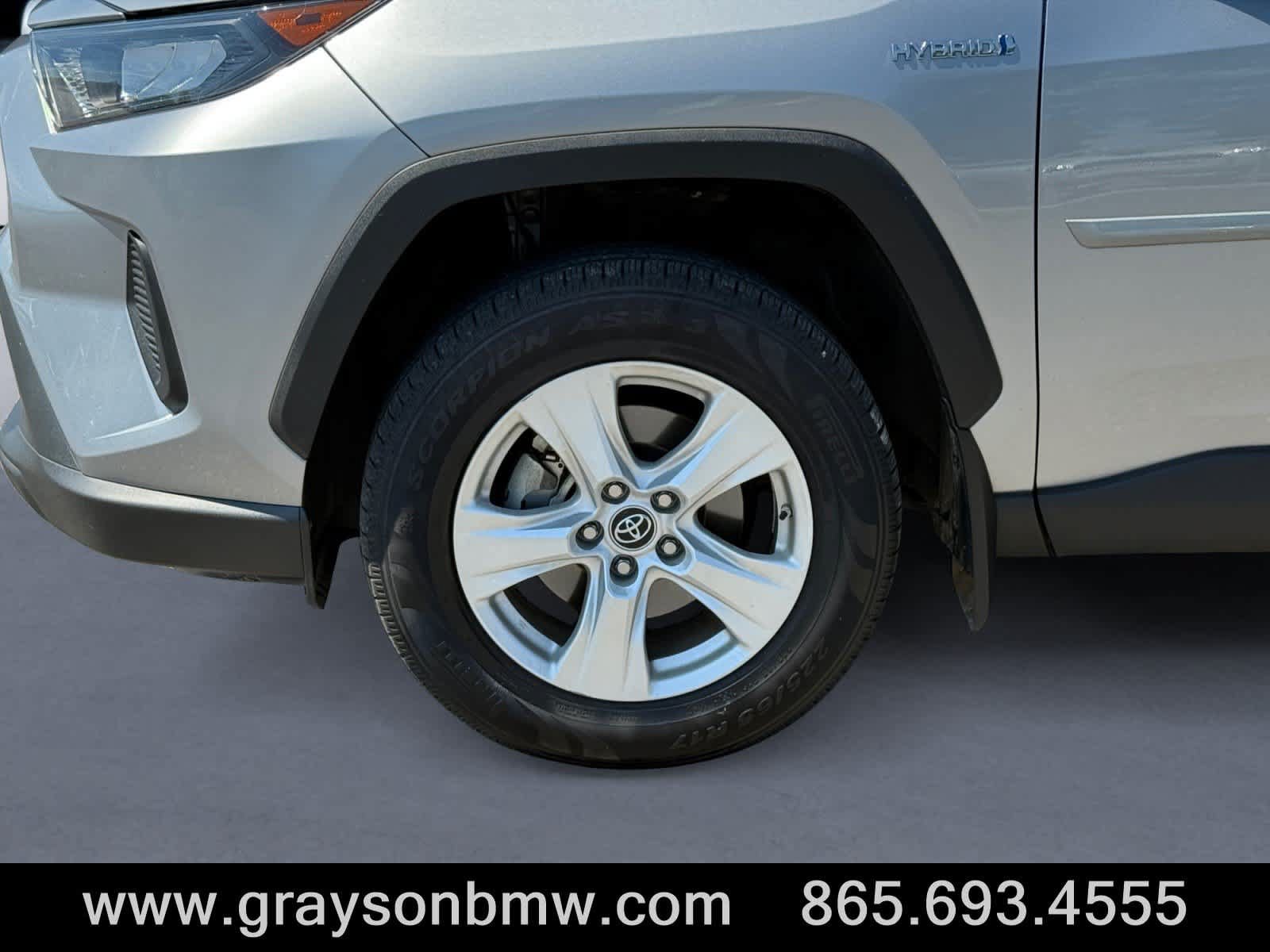 Used 2021 Toyota RAV4 LE AWD/4WD image 9