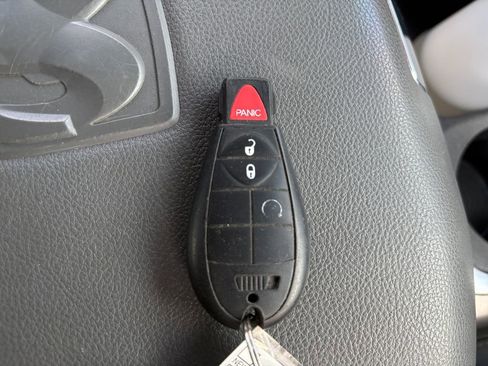 Used 2020 RAM 1500 Classic SLT w/ Luxury Group image 25