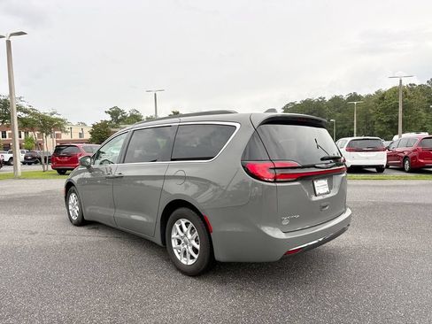Used 2022 Chrysler Pacifica Touring-L FWD image 7