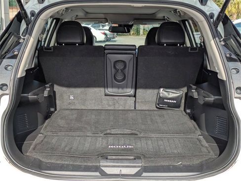Used 2018 Nissan Rogue SL w/ Premium Package image 13