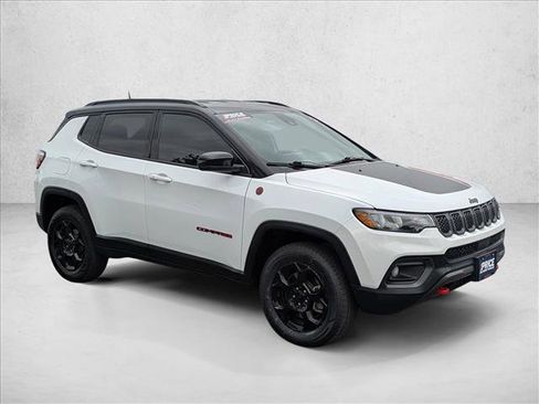 Used 2024 Jeep Compass Trailhawk AWD/4WD image 3