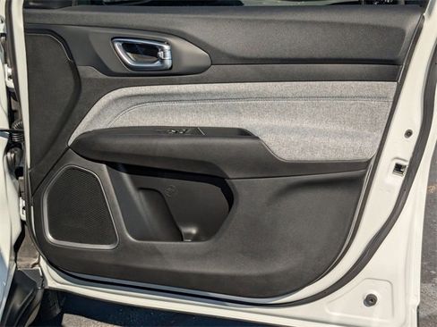 New 2026 Jeep Compass Latitude image 33