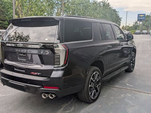New 2026 Chevrolet Suburban RST w/ RST Capability Package AWD/4WD image 8