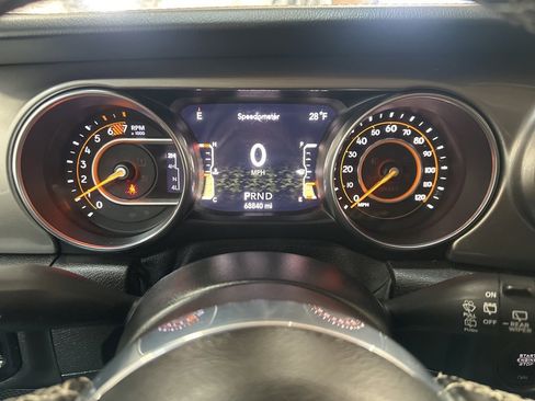 Used 2020 Jeep Wrangler Unlimited Sahara image 26