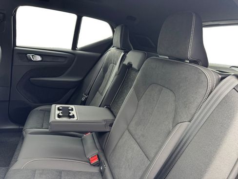 New 2026 Volvo XC40 B5 Ultra w/ Climate Package AWD/4WD image 24
