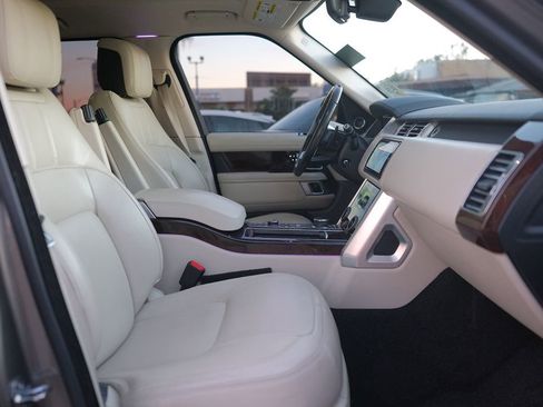 Used 2020 Land Rover Range Rover HSE image 24