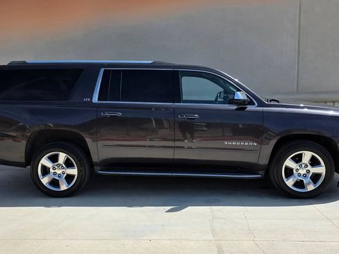 Used 2015 Chevrolet Suburban LTZ RWD image 2
