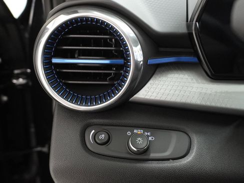 New 2026 Chevrolet Trax LT image 18