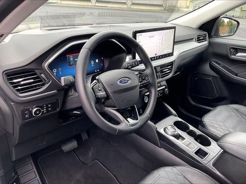 Used 2023 Ford Escape SE w/ PHEV Premium Package image 17