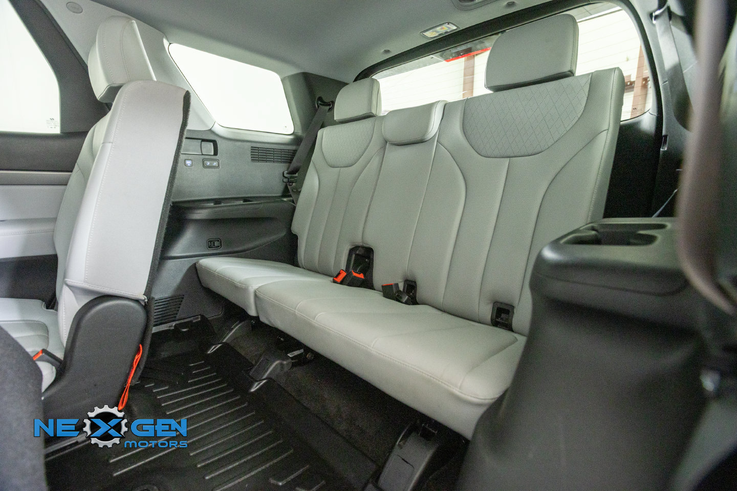Used 2022 Hyundai Palisade SEL w/ 8P Bench Seat Package AWD/4WD image 30