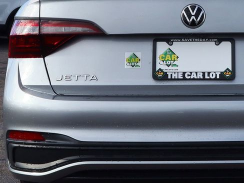 Used 2023 Volkswagen Jetta SE image 19