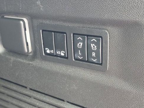 Used 2022 GMC Yukon XL Denali image 15