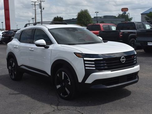 Used 2025 Nissan Kicks SR FWD image 3