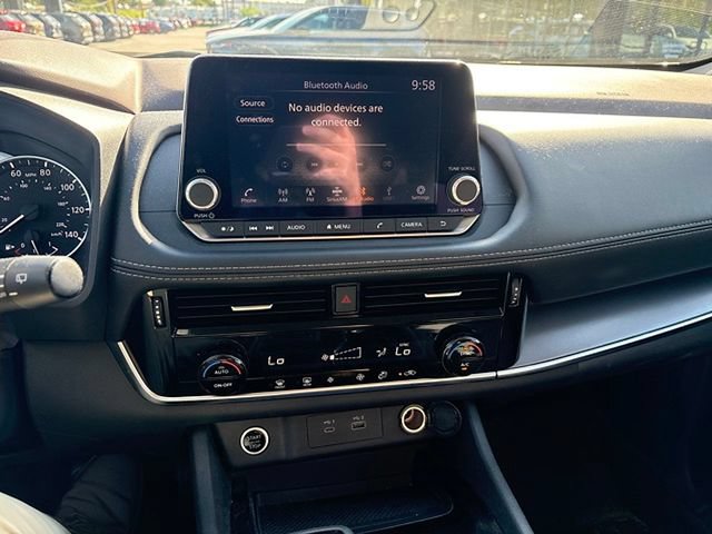 Used 2023 Nissan Rogue SV AWD/4WD image 9