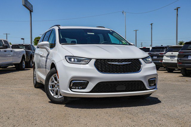 Used 2022 Chrysler Pacifica Touring-L FWD image 1