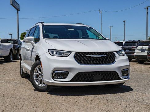 Used 2022 Chrysler Pacifica Touring-L FWD image 1