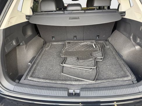 Used 2024 Volkswagen Tiguan SE image 21