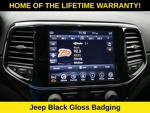 Used 2020 Jeep Grand Cherokee Altitude AWD/4WD image 25