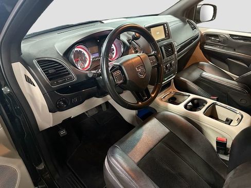 Used 2018 Dodge Grand Caravan SXT image 10