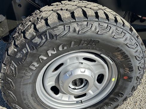 New 2026 Ford F250 XL w/ XL Off-Road Package AWD/4WD image 3