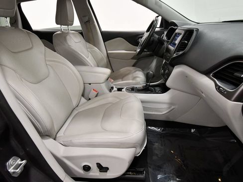 Used 2021 Jeep Cherokee Latitude Lux FWD image 18