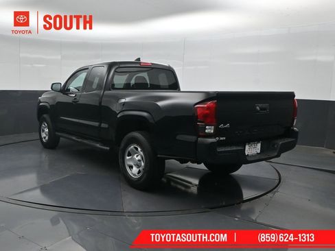 Used 2019 Toyota Tacoma SR image 8