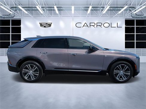 New 2026 Cadillac Lyriq Luxury image 2