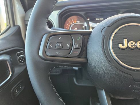 New 2025 Jeep Gladiator Sport AWD/4WD image 21