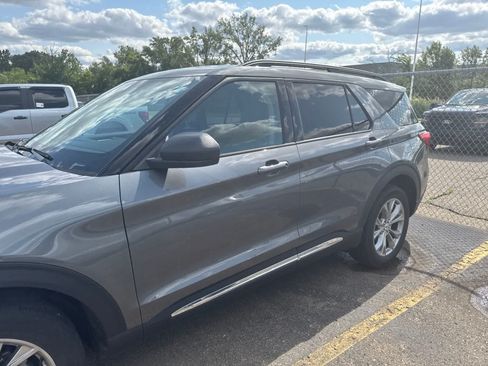 Used 2023 Ford Explorer XLT w/ Equipment Group 202A AWD/4WD image 24