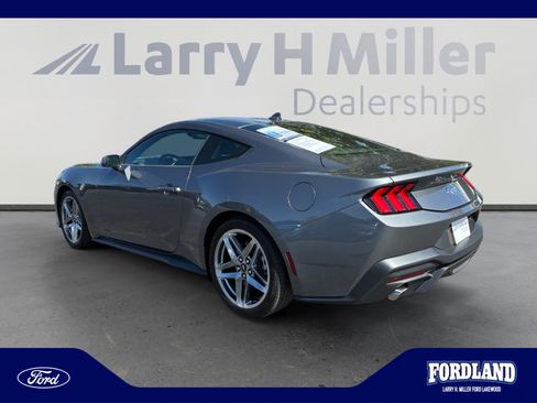 Used 2024 Ford Mustang Coupe RWD image 3
