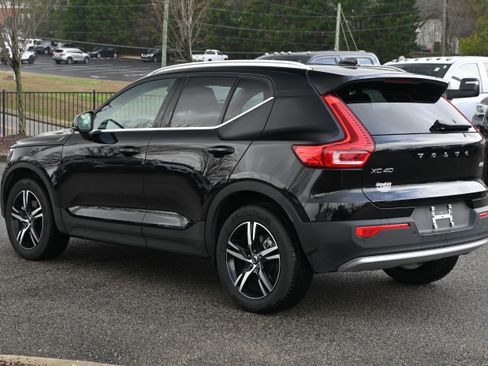 Used 2025 Volvo XC40 B5 Core image 12
