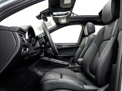 Certified 2026 Porsche Macan AWD/4WD image 8