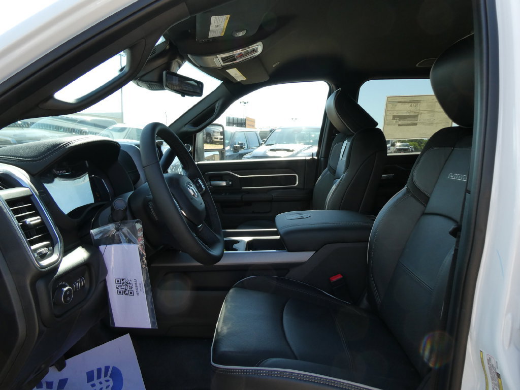 New 2026 RAM 4500 4x4 Crew Cab DRW w/ Laramie Trim Package image 17