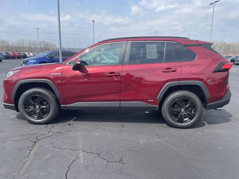 Used 2021 Toyota RAV4 XLE w/ XLE Grade Weather Package image 3