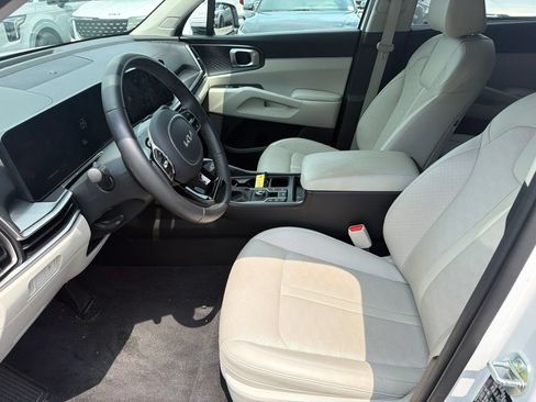 Certified 2025 Kia Sorento S FWD image 10