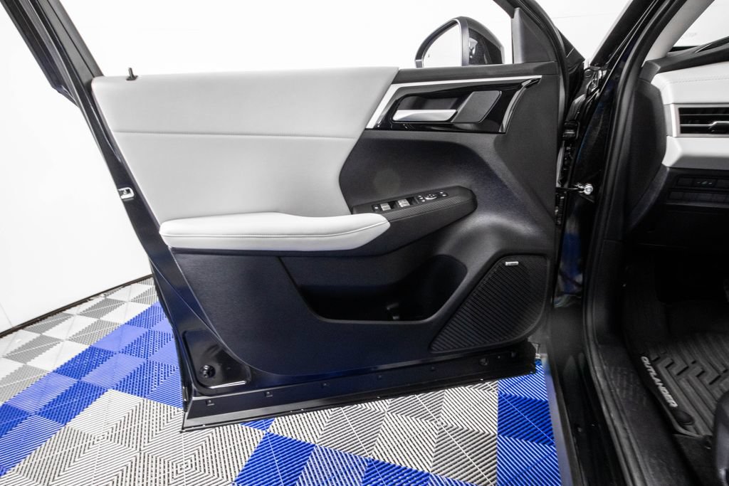 Used 2025 Mitsubishi Outlander SE FWD image 14