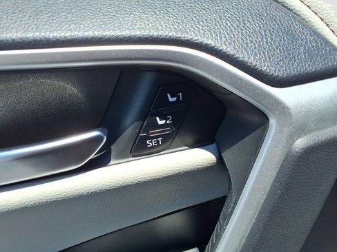 Used 2022 Toyota RAV4 Limited FWD image 16
