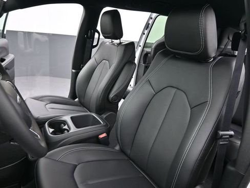 New 2026 Chrysler Voyager LX image 11