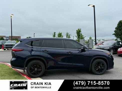 Used 2023 Toyota Highlander XLE AWD/4WD image 8