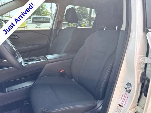 Used 2023 Nissan Rogue S AWD/4WD image 9