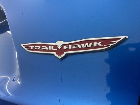 Used 2019 Jeep Cherokee Trailhawk image 25