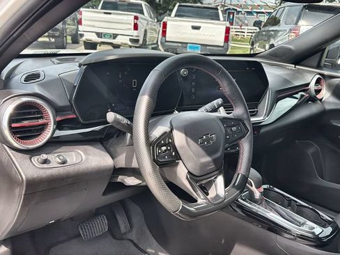 Certified 2025 Chevrolet Trax RS w/ Sunroof Package FWD image 10