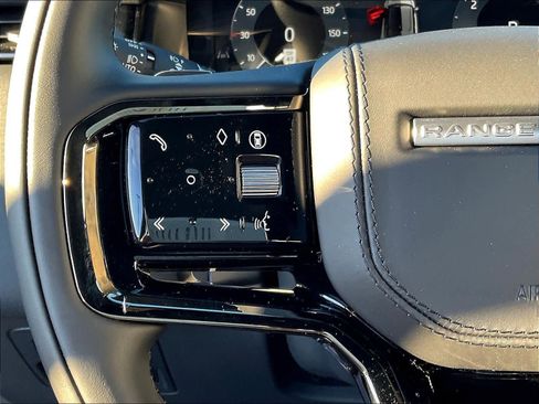 New 2025 Land Rover Range Rover Velar Dynamic SE image 17
