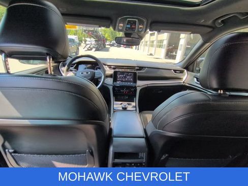 Used 2023 Jeep Grand Cherokee Altitude AWD/4WD image 20