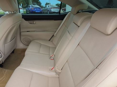 Used 2013 Lexus ES 350 w/ Luxury Pkg FWD image 12