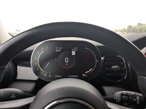 Used 2023 MINI Cooper 2-Door Hardtop image 11