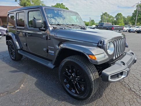 Used 2021 Jeep Wrangler Unlimited Sahara w/ Cold Weather Group AWD/4WD image 18