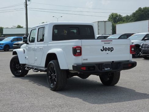 Used 2023 Jeep Gladiator Overland AWD/4WD image 5