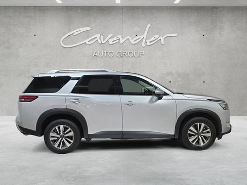 Certified 2025 Nissan Pathfinder SL AWD/4WD image 17
