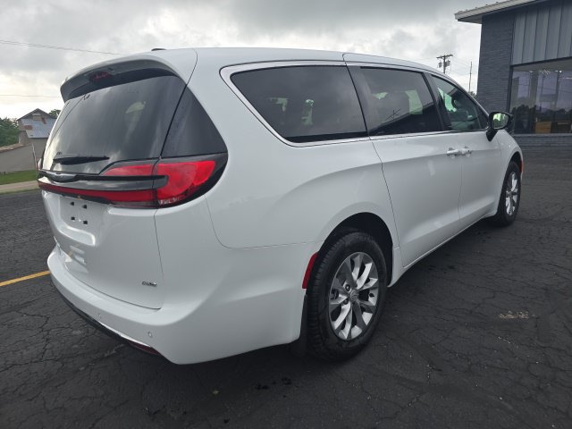 New 2025 Chrysler Pacifica Select w/ Uconnect Theater Family Group AWD/4WD image 7